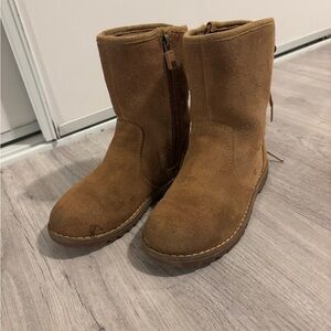 Girl Uggs Boots 11C Tan Zipper Bow Winter Cabin Australia Warm Preppy